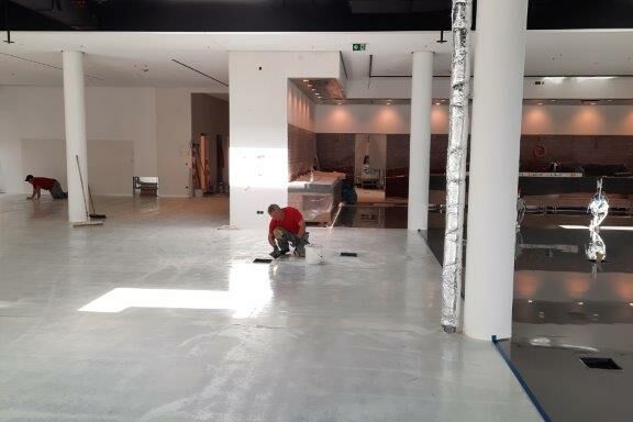 The floor coating starts with the primer