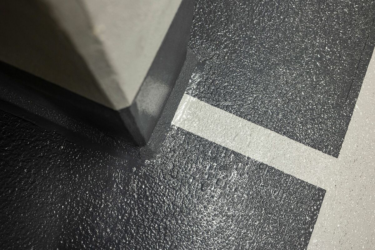 Die Oberfläche der ready-to-use Verschleißschicht VIASOL UREA S6001 P