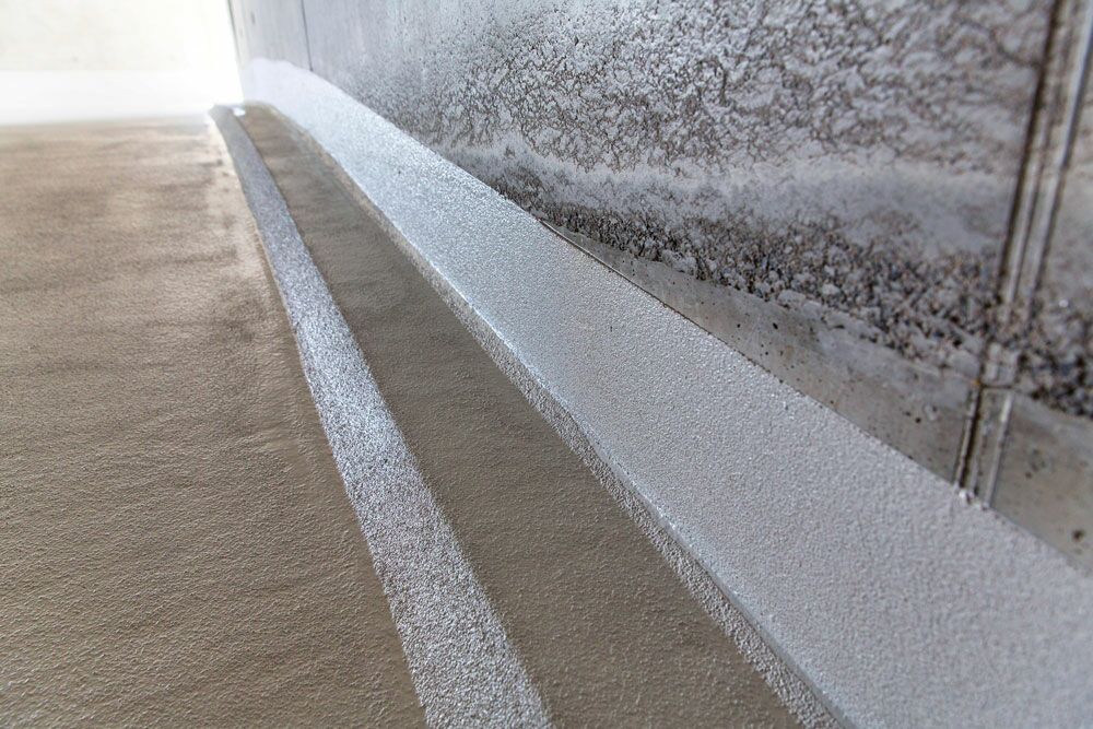Wall coating in a multi-storey car park